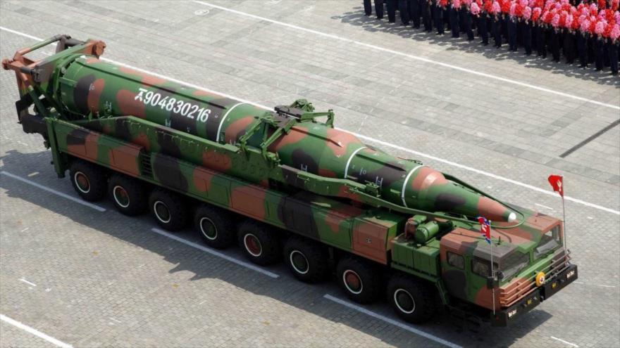 Misil Balístico Intercontinental (ICBM, siglas en inglés) perteneciente a Corea del Norte durante un desfile militar.