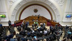 Parlamento venezolano debate “abandono del cargo” de Maduro