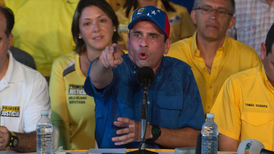 El líder opositor venezolano, Henrique Capriles, durante una rueda de prensa, celebrada en Caracas, la capital, 9 de noviembre de 2016.