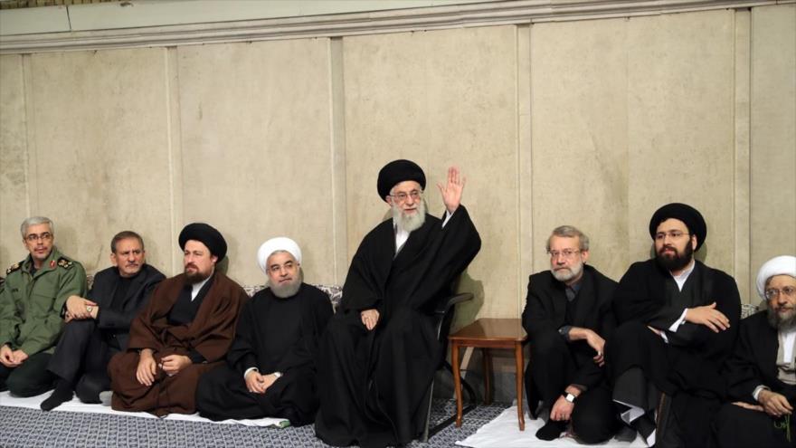 Ayatolá Seyed Ali Jamenei, Líder de la Revolución Islámica de Irán, durante la ceremonia de conmemoración del ex presidente ayatolá Ali Akbar Hashemi Rafsanyani, 11 de enero de 2017.