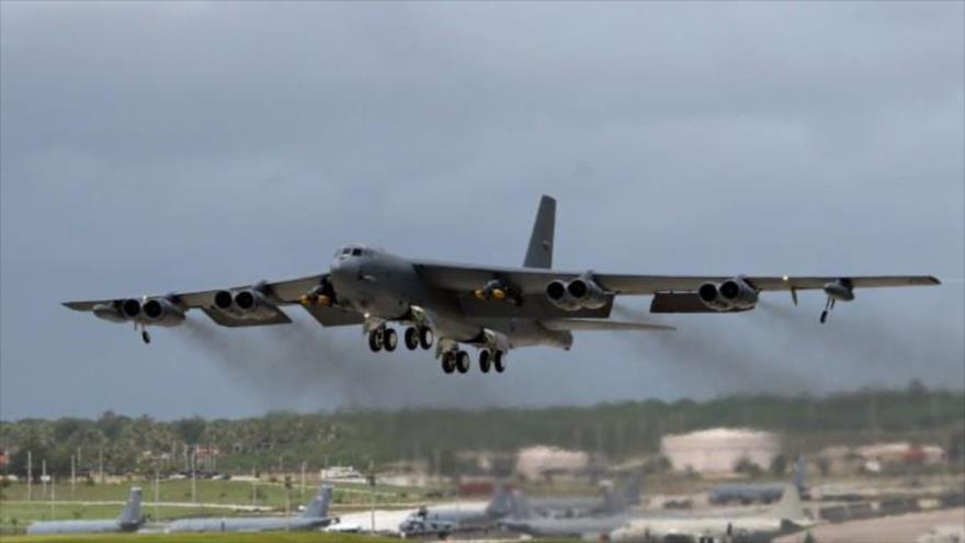 Un bombardero estratégico Boeing B-52H Stratofortres de las Fuerzas Aéreas de Estados Unidos.