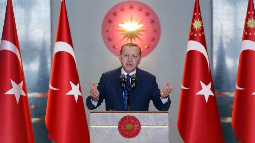 El presidente de Turquía, Recep Tayyip Erdogan, ofrece un discurso en el complejo presidencial en Ankara, capital truca, 9 de enero de 2017.