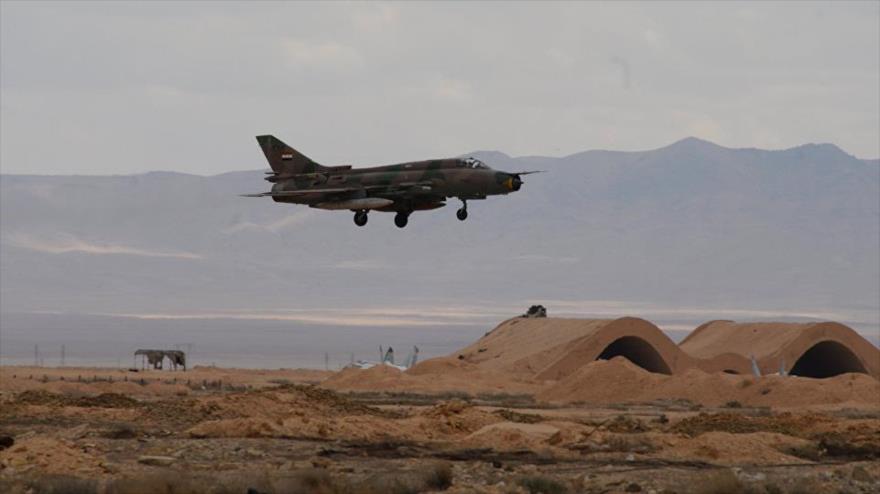 Un avión de combate modelo MiG-21 de la Fuerza Aérea de Siria.