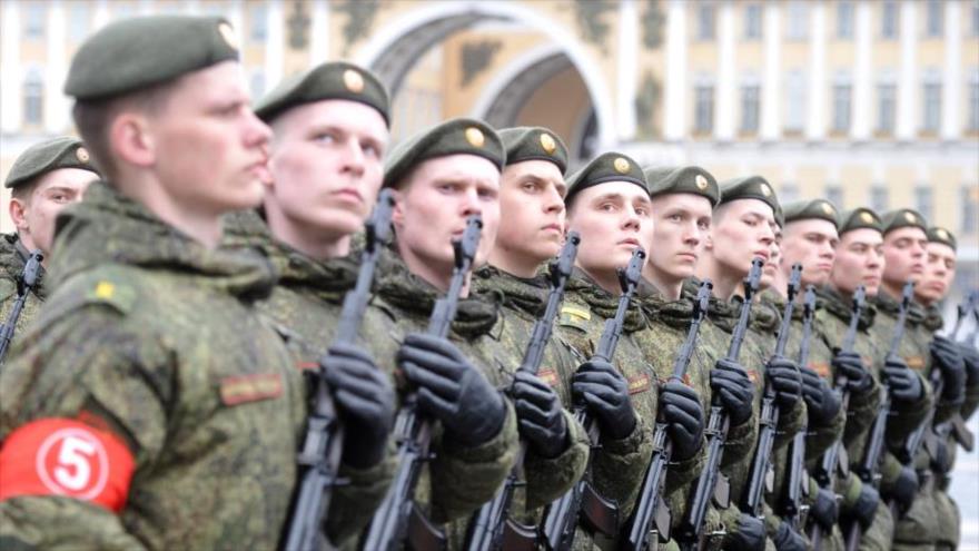 Integrantes de las Fuerzas Armadas de Rusia durante un desfile militar.