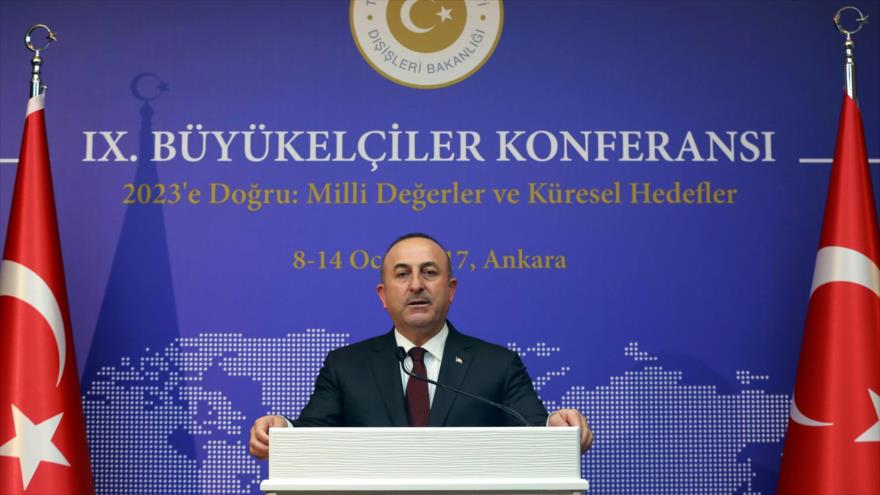 El canciller turco, Mevlut Cavusoglu, ofrece un discurso en la 9ª conferencia de los embajadores celebrada en Ankara, capital turca, 14 de enero de 2017.