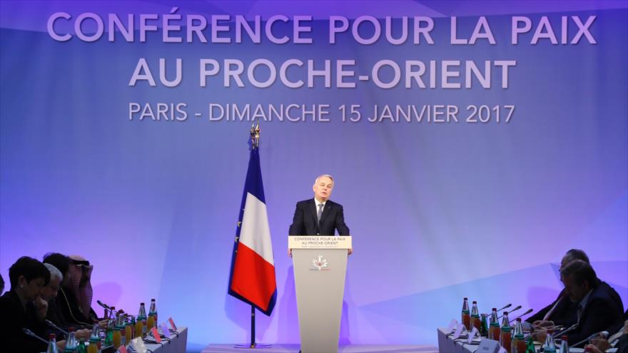 El ministro francés de Asuntos Exteriores, Jean-Marc Ayrault, se dirige a los asistentes a la Conferencia por la Paz en Oriente Próximo, en París (capital gala), 15 de enero de 2017.