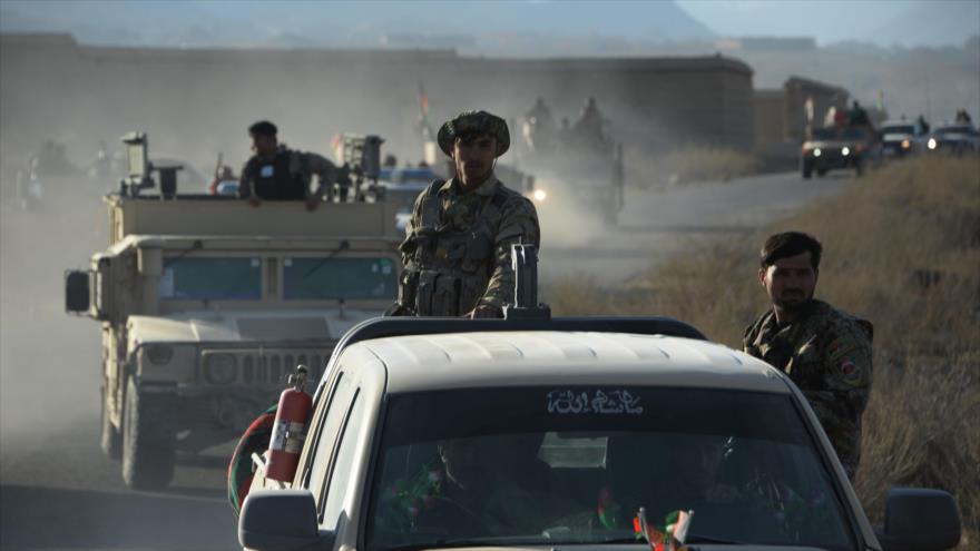 las fuerzas de seguridad afganas participan en una operación contra terroristas del EIIL en el distrito de Pachir Wa Agam, en la provincia de Nangarhar, 3 de diciembre de 2016.