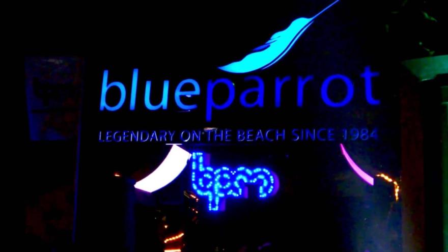 Al menos cinco personas mueren por tiroteo en un club en México