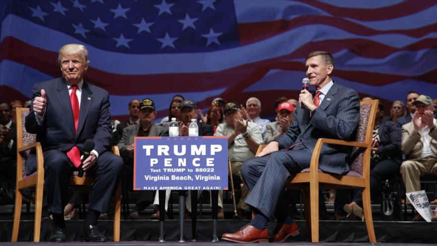 El presidente electo de EE.UU., Donald Trump (izda.), junto a su asesor para la Seguridad Nacional, Michael Flynn, en un encuentro con sus partidarios en Virginia, 6 de septiembre de 2016.