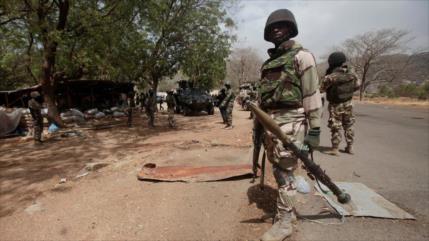 Ejército de Nigeria bombardea por error a civiles y mata a 100