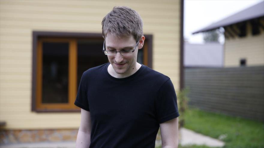Rusia prorroga el permiso de residencia a Edward Snowden por dos años más.