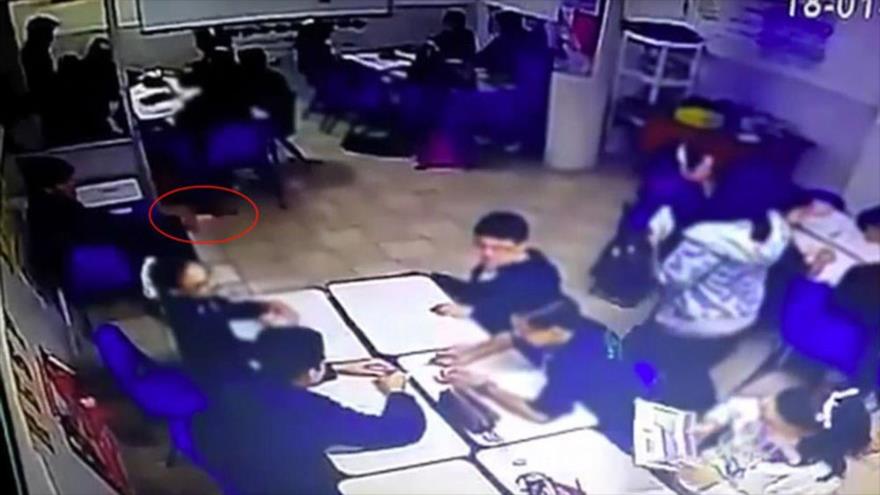 Vídeo: Alumno mexicano le dispara a su maestra y a sus compañeros