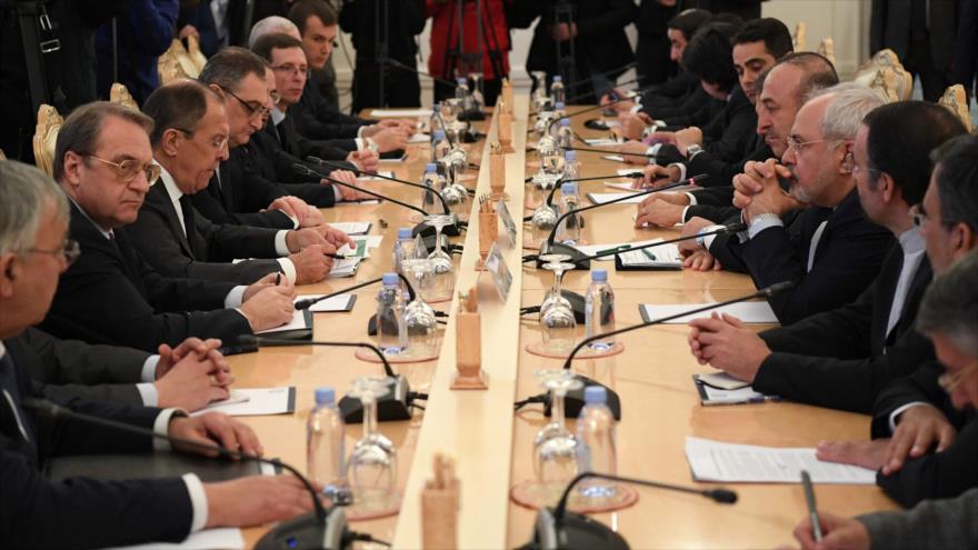 Delegaciones de Irán, Rusia y Turquía se reúnen en Moscú, capital rusa, para discutir el conflicto sirio, 20 de diciembre de 2016.