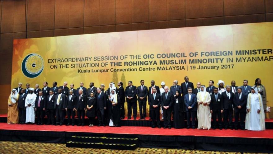 Participantes en la reunión extraordinaria de la Organización para la Cooperación Islámica (OCI) celebrada en Kuala Lumpur, capital de Malasia, sobre la situación de la minoría Rohingya en Myanmar, 19 de enero de 2017.