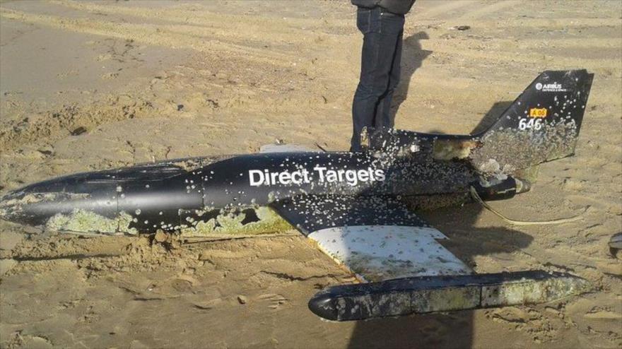 El dron Do-DT 25, de la Organización del Tratado del Atlántico Norte (OTAN) varado en una playa, 17 de enero de 2017.