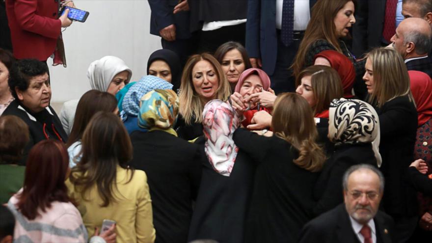 Vídeo: Diputadas turcas se pelean en el seno del Parlamento