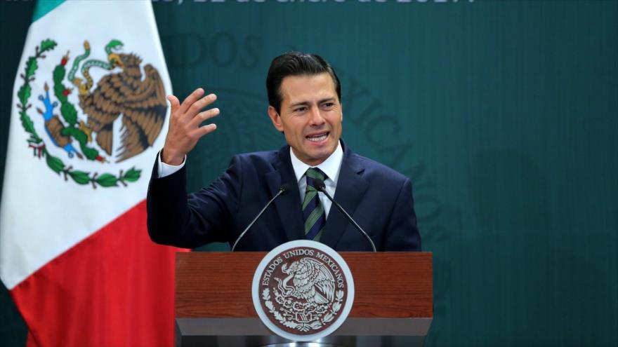 El presidente de México, Enrique Peña Nieto, ofrece un discurso durante un acto oficial sobre el anuncio de un paquete de medidas sociales para economía familiar, Ciudad de México, 12 de enero de 2017.