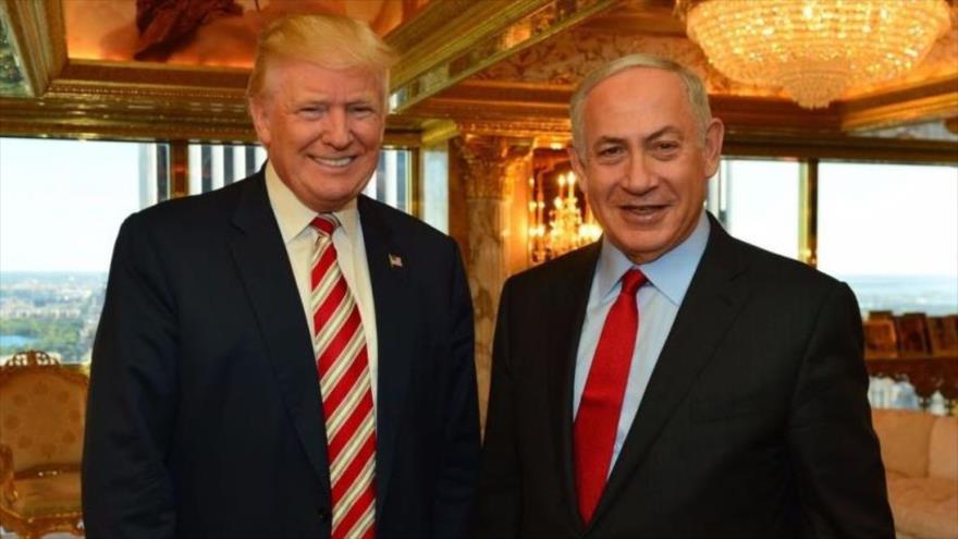 El primer ministro del régimen de Israel, Benyamin Netanyahu (dcha.), y el presidente de EE.UU., Donald Trump, en la Torre Trump en Nueva York, EE.UU., 25 de septiembre de 2016.