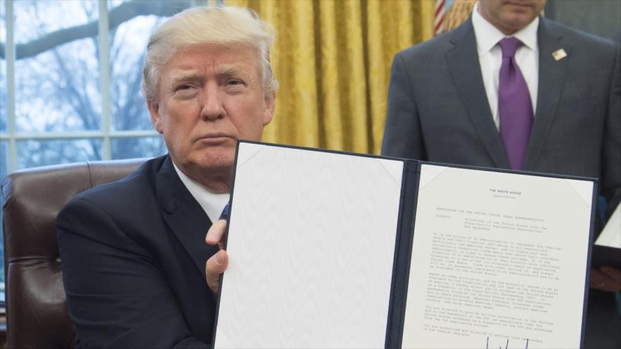 Trump firma decreto para retirar a EEUU del acuerdo Transpacífico