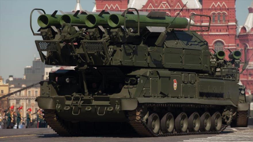 El sistema ruso de misiles de medio alcance BUK-M2 durante un desfile militar en Moscú, capital de Rusia.