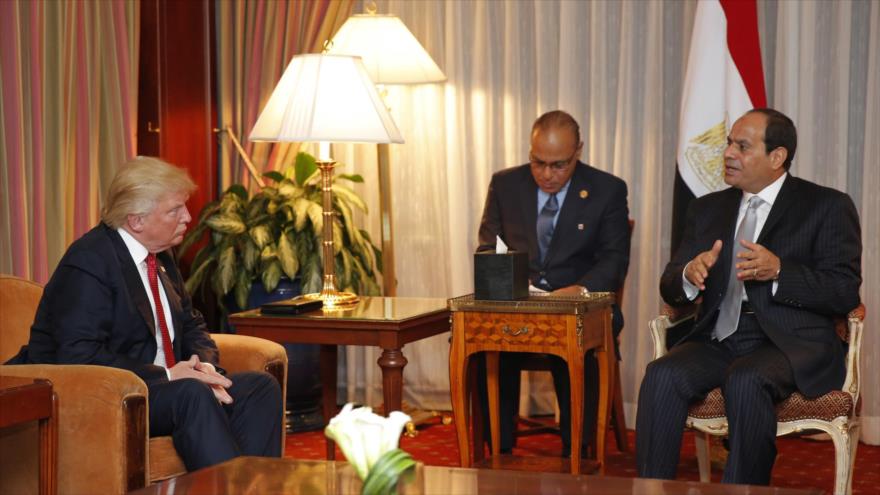 El presidente de EE.UU., Donald Trump (izda.), reunido con el presidente egipcio, Abdel Fatah al Sisi (dcha.) en la ciudad estadounidense de Nueva York, 20 de septiembre de 2016.