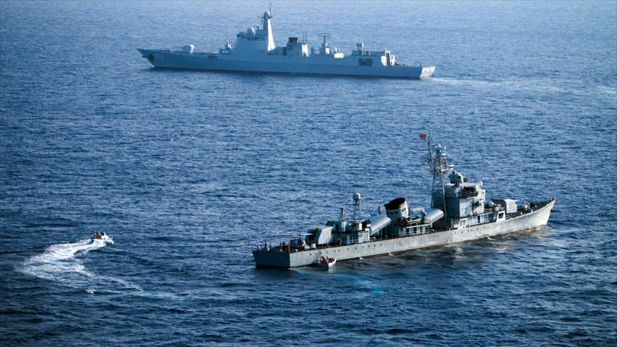 Navíos de la flota china durante un simulacro en el mar de la China Meridional.