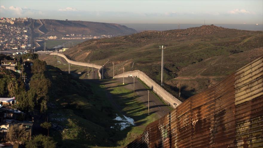 Trump ordena iniciar construcción de muro en frontera con México