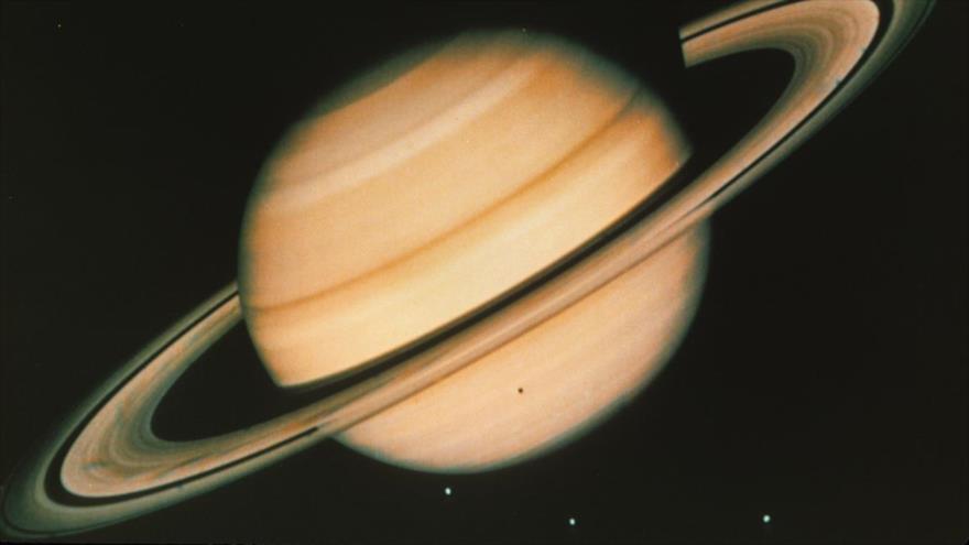 Una imagen captada por una nave de la NASA de Saturno.