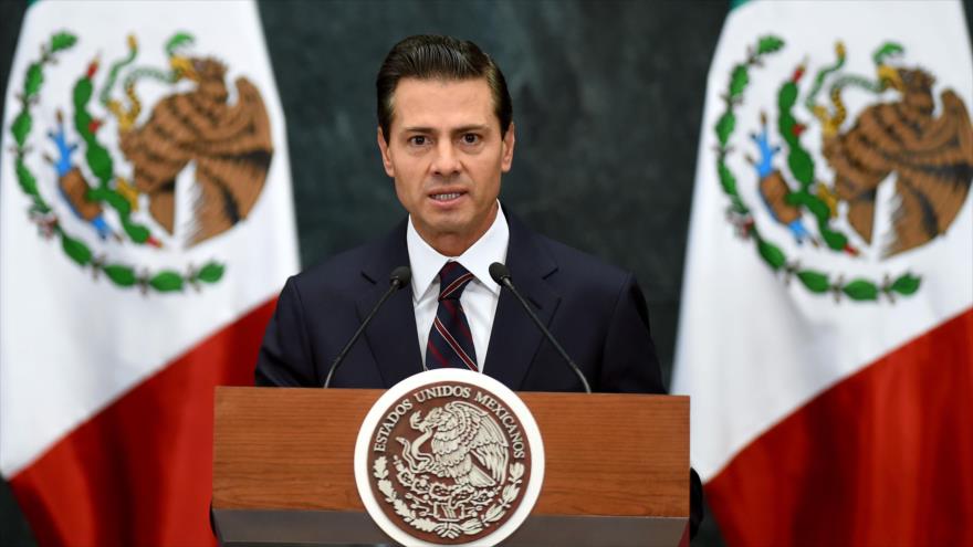 El presidente de México, Enrique Peña Nieto, pronuncia un discurso durante la ceremonia de toma de posesión del nuevo canciller, Luis Videgaray, en la residencia presidencial de Los Pinos en la Ciudad de México, 4 de enero de 2017.