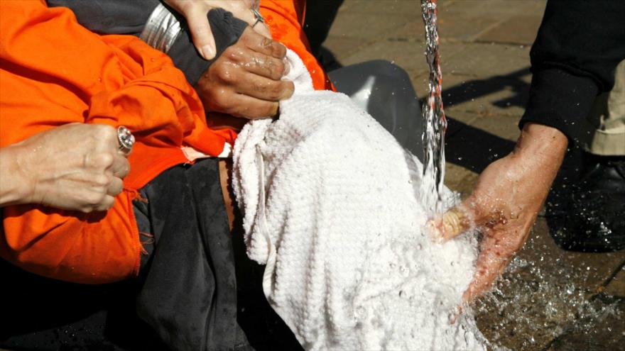 El ahogamiento simulado es una técnica de tortura ilegal utilizado con frecuencia por agentes de la CIA en las cárceles clandestinas de EE.UU.