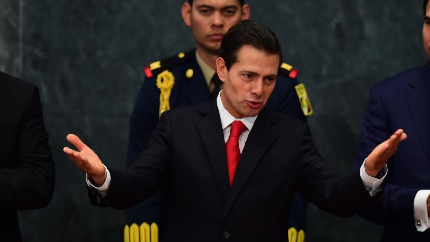 El presidente de México, Enrique Peña Nieto, pronuncia un discurso en Ciudad de México, 23 de noviembre de 2016.