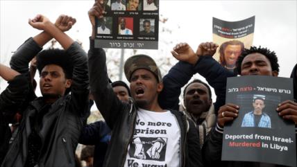 Refugiados africanos protestan contra política de asilo de Israel