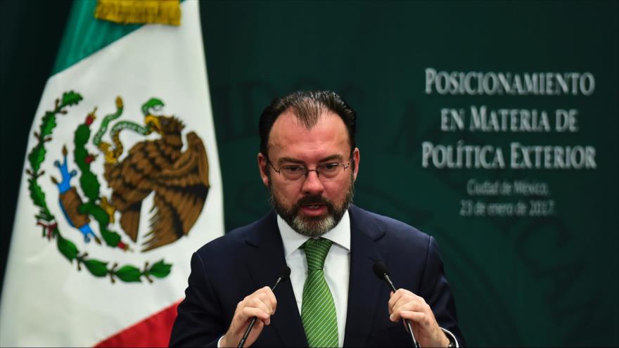 Canciller mexicano: Pagar por el muro no es negociable