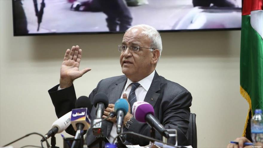 El secretario general de Organización para la Liberación de Palestina (OLP), Saeb Erekat, ofrece una rueda de prensa. 