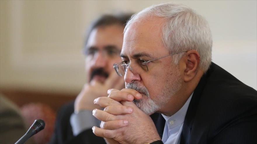 El ministro de Asuntos Exteriores de Irán, Mohamad Yavad Zarif, en una rueda de prensa en la oficina de la Cancillería persa, en Teherán, la capital iraní, 28 de enero de 2017.