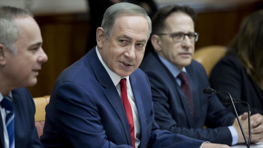 El primer ministro israelí, Benyamin Netanyahu (centro), en la reunión semanal de su gabinete en Al-Quds (Jerusalén), 29 de enero de 2017.
