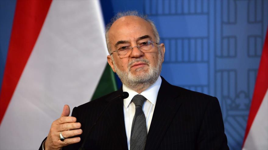 El ministro de Asuntos Exteriores de Irak, Ibrahim Al-Yafari, en una conferencia de prensa conjunta con el ministro de Asuntos Exteriores y Comercio de Hungría, Peter Szijjarto, en Budapest, 22 de noviembre de 2016.