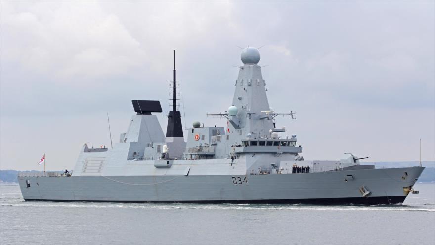 El buque de combate de la Armada británica HMS Diamond (D34), cerca de la base Naval de Portsmouth, 17 de junio de 2016.