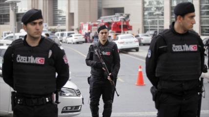 Ataque armado a un restaurante de Estambul deja dos muertos