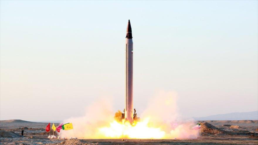 Disparo de prueba del misil balístico Emad en Irán.