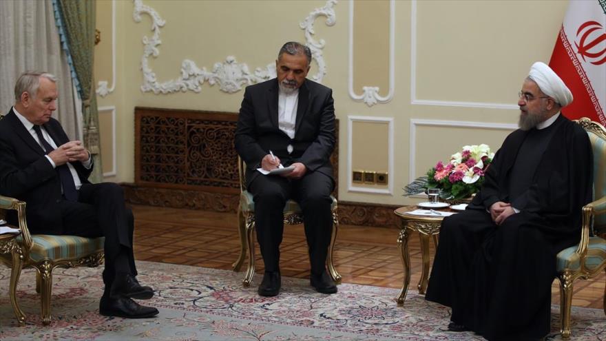 Hasan Rohani, presidente de Irán, recibe al canciller de Francia, Jean-Marc Ayrault, en Teherán, capital iraní, 31 de enero de 2017.