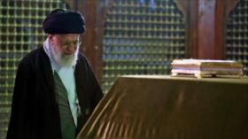 Líder iraní renueva su compromiso con ideales del Imam Jomeini
