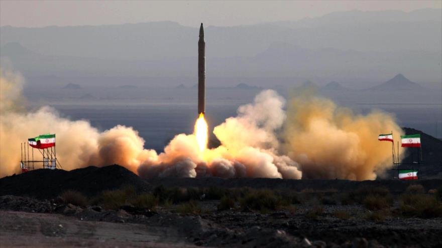 El Ministerio de Defensa de Irán prueba con éxito el misil balístico, diseñado y producido por expertos iraníes.