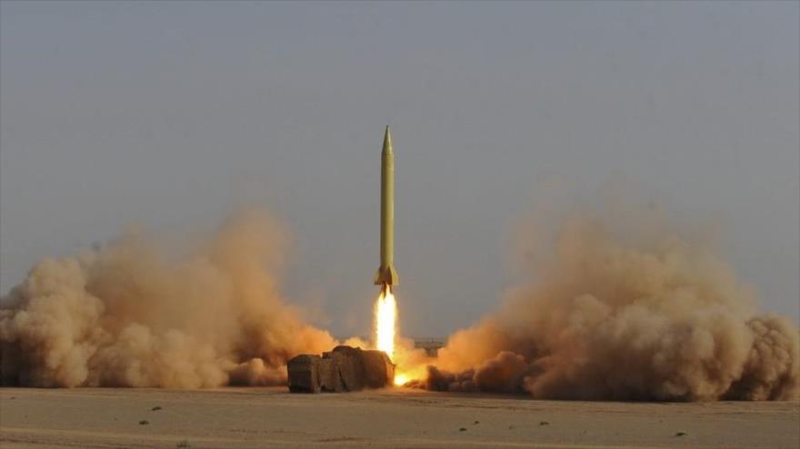Lanzamiento de misil balístico Shahab durante una maniobra en Irán.