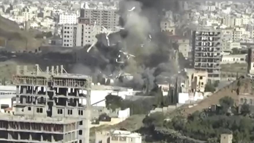 Columna de humo provocada por un ataque aéreo de EE.UU. contra Saná, capital de Yemen.