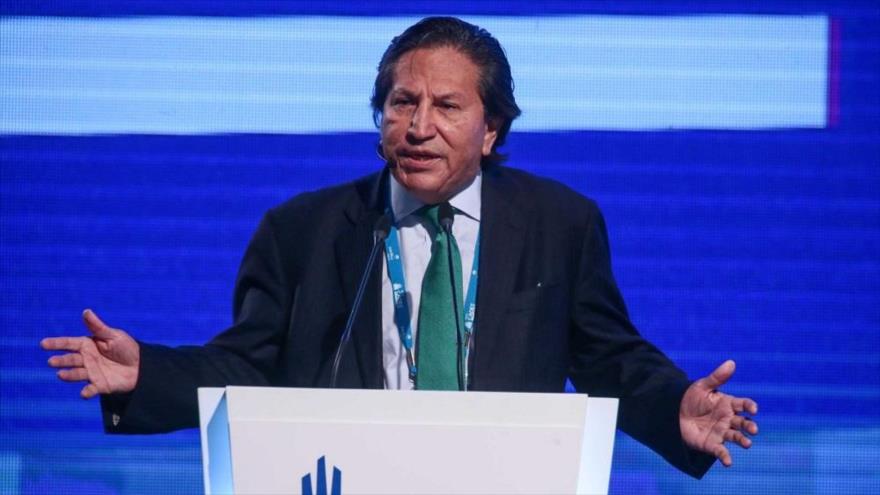 El expresidente peruano Alejandro Toledo (2001-2006) ofrece discurso en la 53 edición de la Conferencia Anual de Ejecutivos (CADE) en Paracas, Perú, 5 de diciembre de 2015.