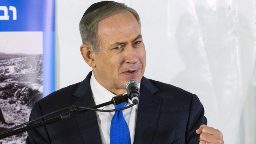 El primer ministro israelí, Benyamin Netanyahu, pronuncia un discurso en una ceremonia conmemorativa para Ron Nahman, el fundador de Ariel, uno de los mayores asentamientos ilegales israelíes en Cisjordania ocupada, 2 de febrero de 2017.