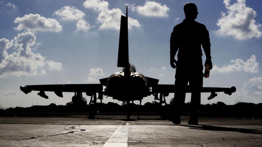 Un avión de combate Eurofighter Typhoon antes de despegar para una supuesta misión de la llamada coalición anti-EIIL en Irak.
