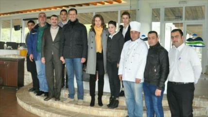 Fotos: Al-Asad realiza visita sorpresa a su ciudad natal en Latakia