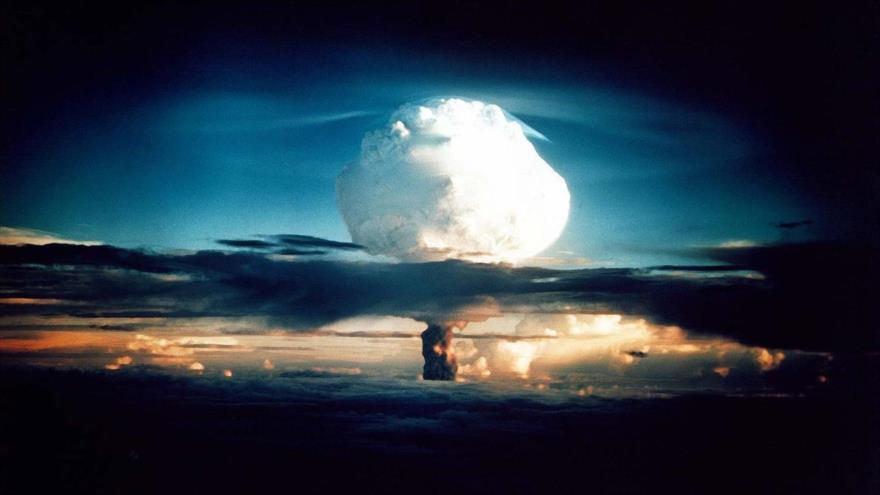Explosión resultante de una arma termonuclear en la fase de pruebas atómicas de EE.UU., conocida como Ivy Mike, 1 de noviembre de 1952.
